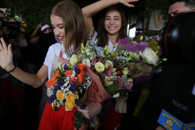 Страхотно посрещане на Златните ни момичета на летище София (СНИМКИ)