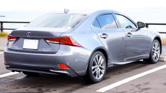 Силните и слабите страни и БГ цени на употребявани Lexus IS