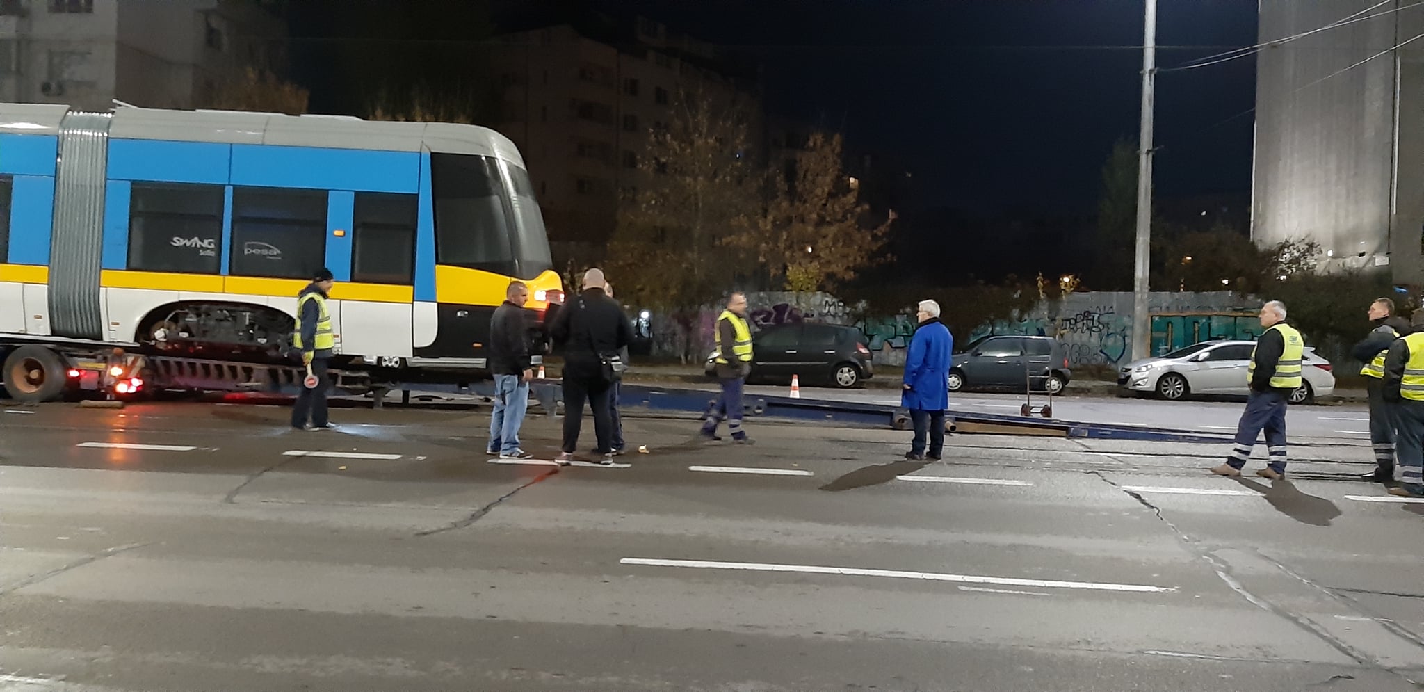 Доставиха първия от 13-те нови трамваи в София (СНИМКИ)