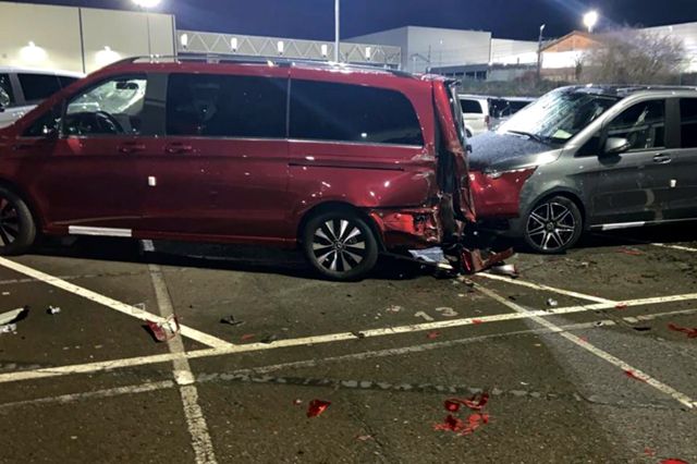  Съкратен служащ устрои разгром в испанската фабрика на Mercedes-Benz 