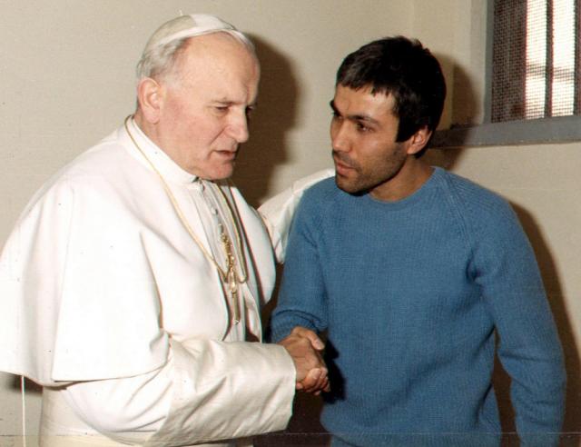 13 май 1981 година: Али Агджа стреля по Йоан Павел II (СНИМКИ + ВИДЕО) ᐉ  Новини от Fakti.bg - Свят | ФАКТИ.БГ
