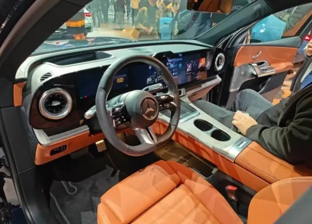 Запознаваме ви с Mercedes-Benz GLC L EV