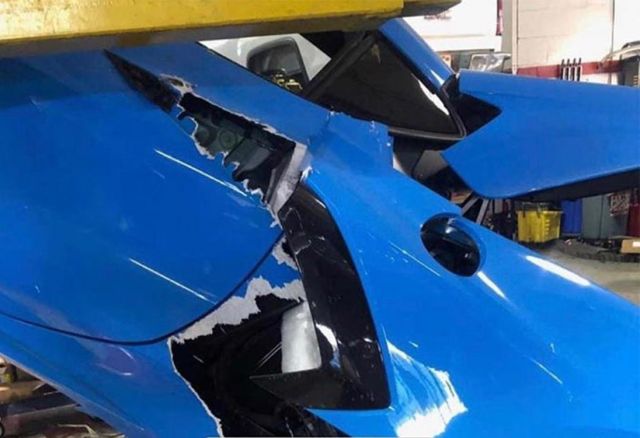  Кола падна от елеватор след неприятна преценка на занаятчия 