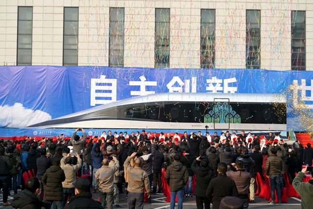  Китай тества трен, който ще се движи с 620 км/ч 