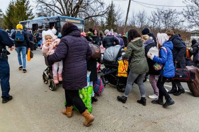 ЕС помага с 3.5 милиарда евро на държавите членки, които приемат бежанци от Украйна