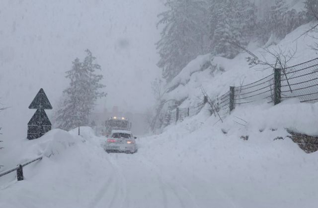 Обилен снеговалеж изненада южноевропейска страна (СНИМКИ) 
