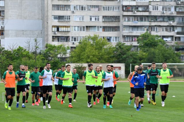 Национали, юноши и футболист на проби попълниха групата на Черно море 
