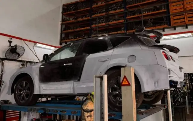 Трансформират остарели Nissan Murano в GT-R за офроуд 