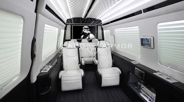  Превърнаха Mercedes-Benz Sprinter в мобилна паник стая 