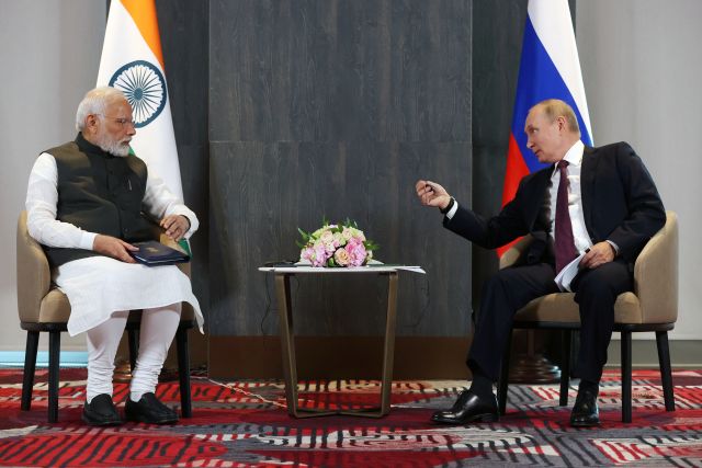 Кремъл : Путин е провел телефонен разговор с индийския премиер Моди