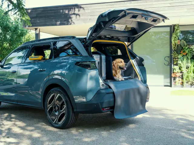 Peugeot разработи специален "джип" за кучета
