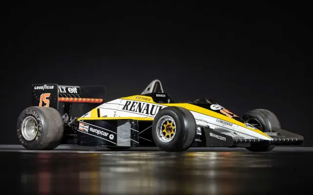 Продават се 100 автомобила Renault