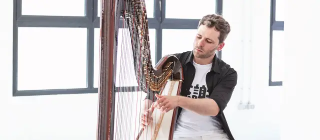 Арфата, която променя правилата: Александър Болдачев идва в София