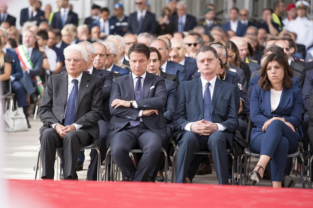 Италия плака за жертвите в Генуа (СНИМКИ)