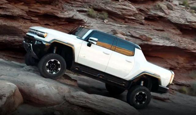  Hummer се завърна с над 1000 коня и цена 3 хиляди (ВИДЕО) 