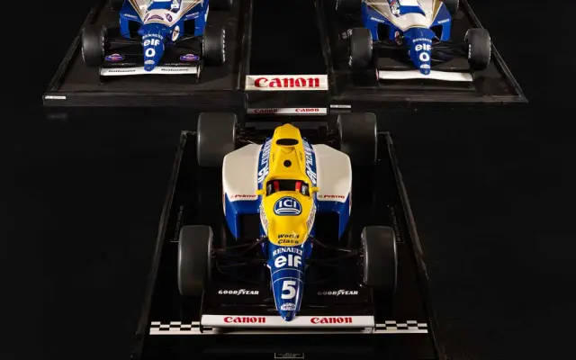 Продават се 100 автомобила Renault