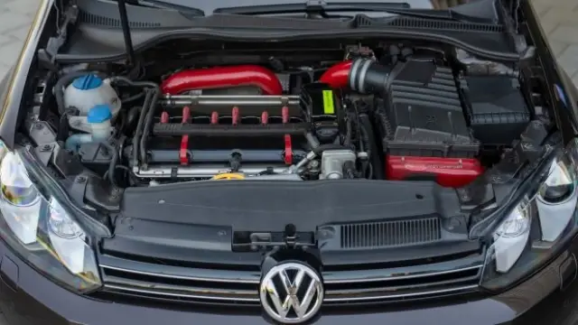 Появи се секретен VW Golf 6 с мощност 460 конски сили (ВИДЕО)