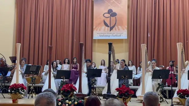  Ангелогласната арфа - коледен благотворителен концерт на класовете по арфа при НМУ „ Л. Пипков “ 