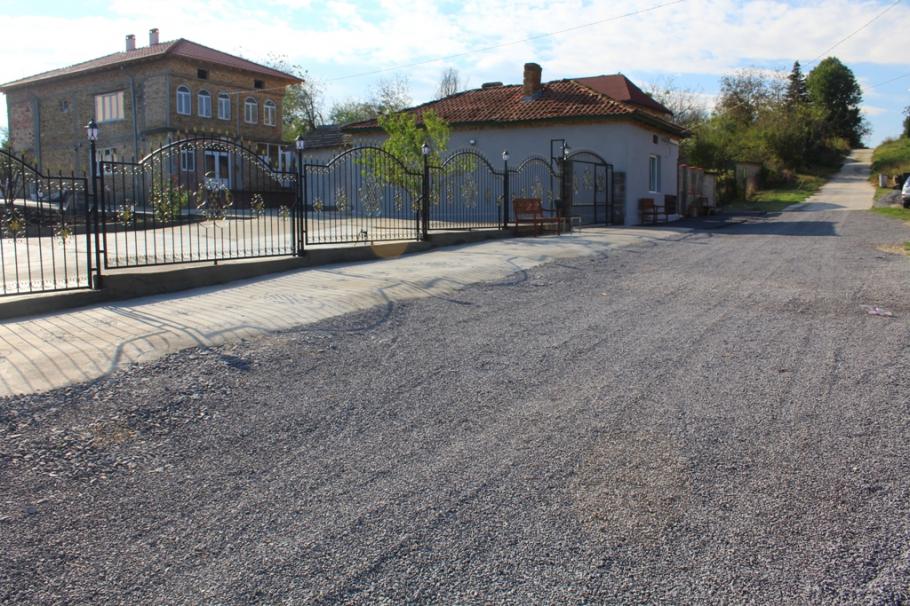 Циганска фамилия в Шуменско си направи улица