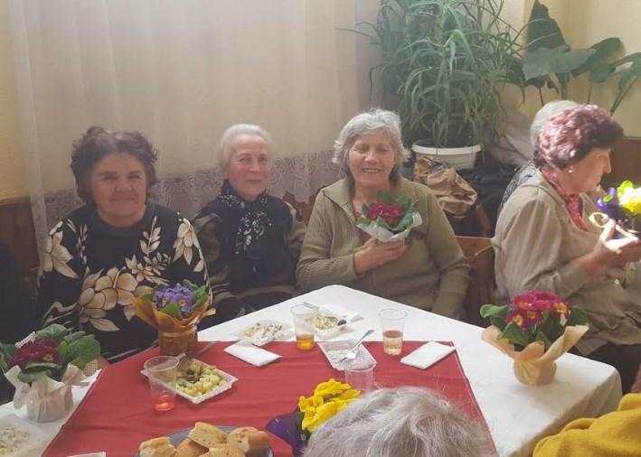 Пенсионери във Велинград празнуват 8-ми март