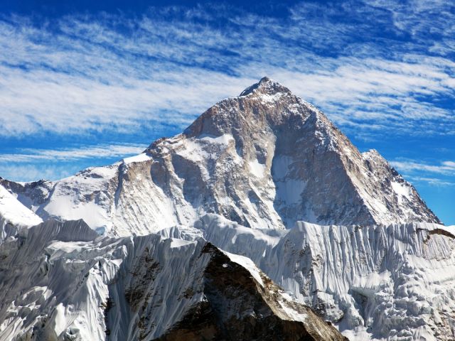 Непал мести базовия лагер на Еверест заради топящ се ледник 