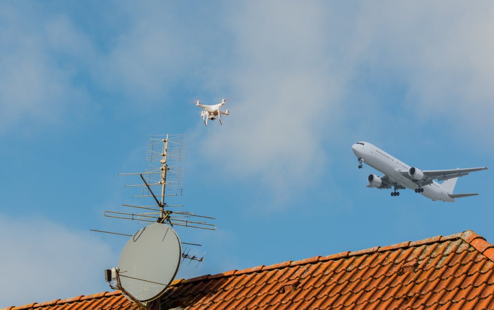 Защо e забранено да се лети над Антарктида, но не и над Бермудския триъгълник?