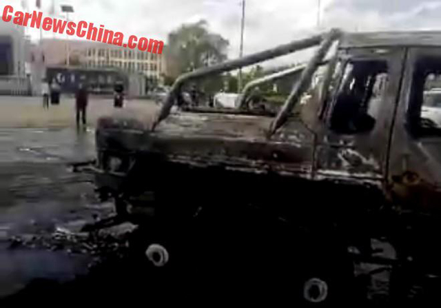 Изгоря уникален G63 AMG 6×6 Mansory