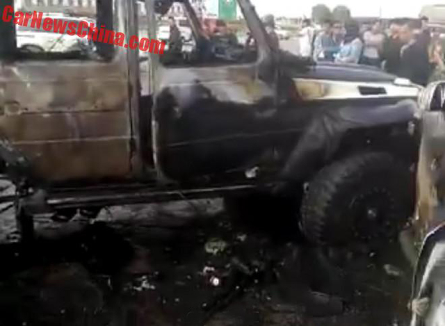 Изгоря уникален G63 AMG 6×6 Mansory