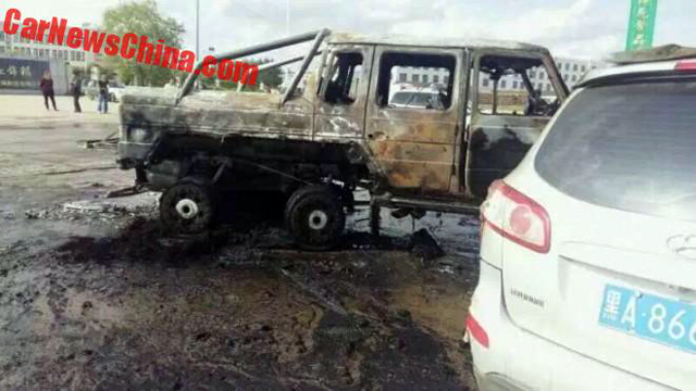 Изгоря уникален G63 AMG 6×6 Mansory