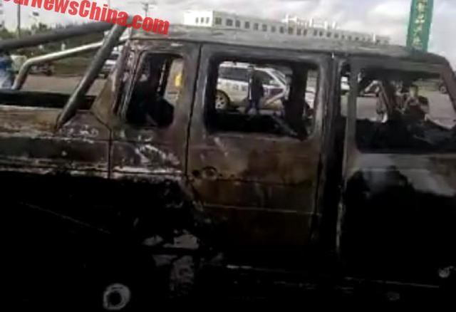 Изгоря уникален G63 AMG 6×6 Mansory