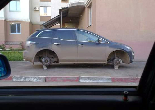 Какво се случва с неправилно паркираните коли в Русия