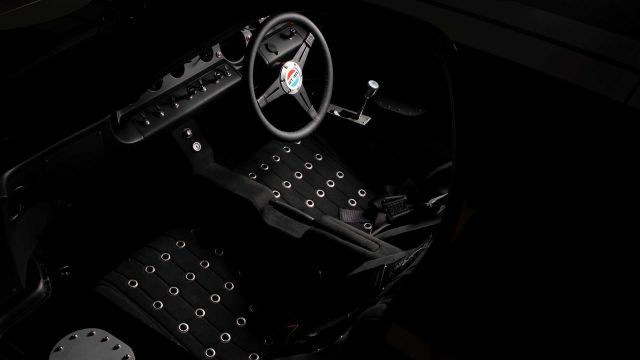 Класически Ford GT40 се превърна в електромобил с 800 конски сили