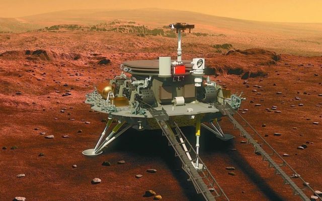 Марсоходът Чжужун изпрати кадри от Червената планета (СНИМКИ)