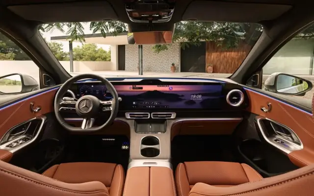 Mercedes показа снадки GLC, с цел да се бори с iX3 L