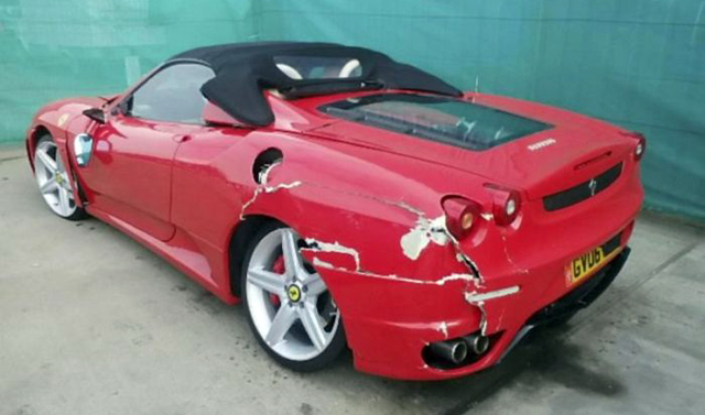 Застрахователна измама с Ferrari менте