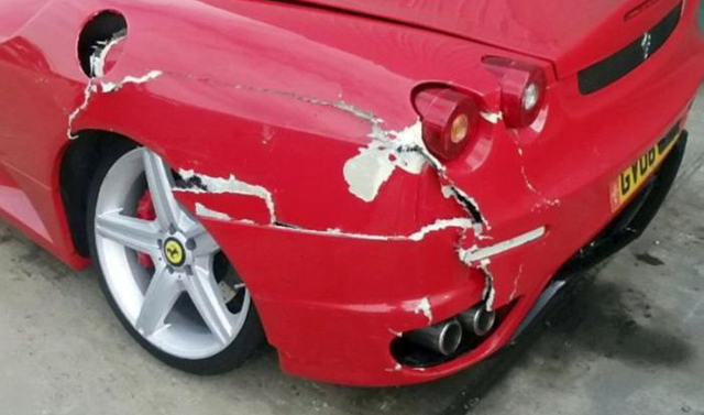 Застрахователна измама с Ferrari менте