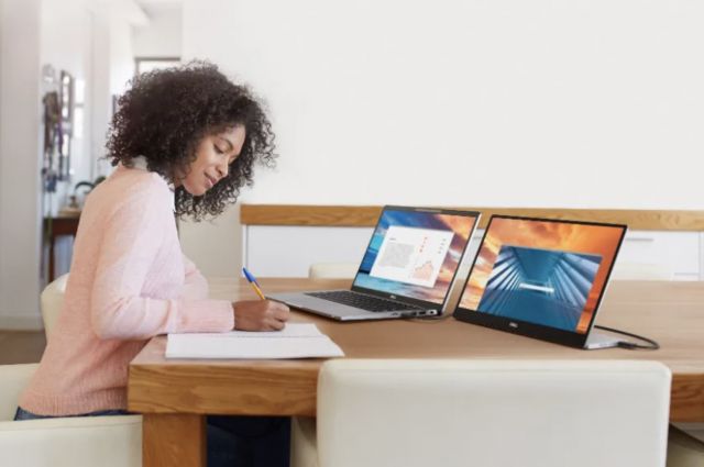  Dell показа първия си портативен екран 