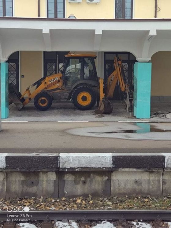 Хубаво е, само че не е готово: разкопаха откритата преди месец гара Хубаво е, само че не е готово: разкопаха откритата преди месец гара