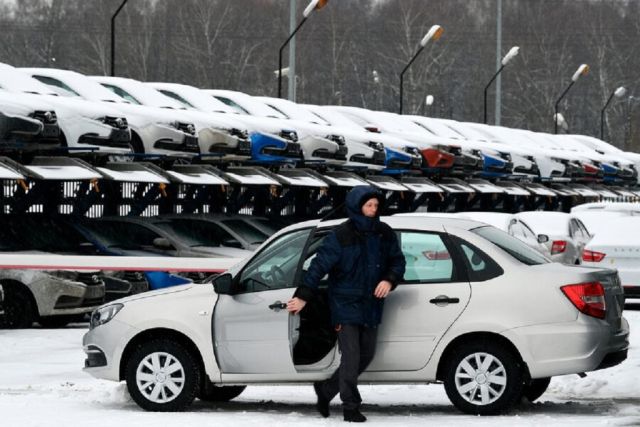 Напред в миналото: АвтоВАЗ пуска Lada без серво на волана