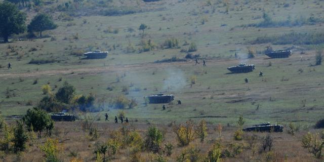  Каракачанов: Провежда се най-мащабното обучение на армията ни от 20 години (СНИМКИ) 