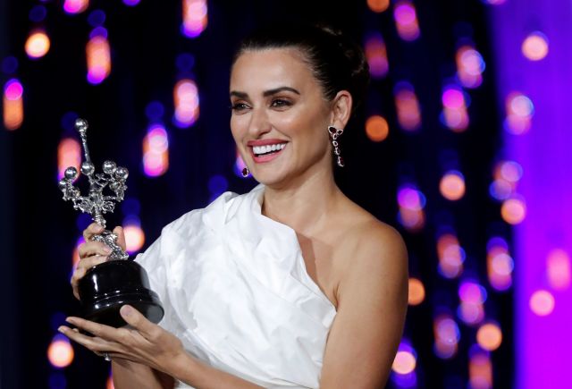 Блестящата Пенелопе Круз на 47 година | ФАКТИ.БГ Блестящата Пенелопе Круз на 47 година