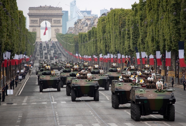 Грандиозен парад за националния празник на Франция