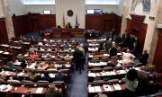 Полиция пази македонски депутати
