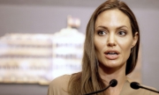 Джоли: Умирам без трансплантация на черен дроб