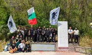 „Възраждане“ почисти антифашисткия  паметник край Камчия след поредната вандалска  проява (СНИМКИ)