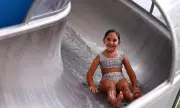 Дете почина след падане от водна пързалка