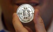 Биткойнът се възстановява след срива