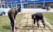 Фенове на Левски почистиха паметника на Гунди