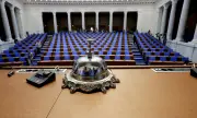 Парламентът реши: До 10 безплатни тегления месечно от основна банкова сметка