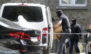 Полицаи стреляха по кола в &quot;Моленбек&quot;